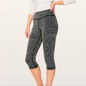 Lululemon Athletica NWOT Leggings Size 4, Black and Grey